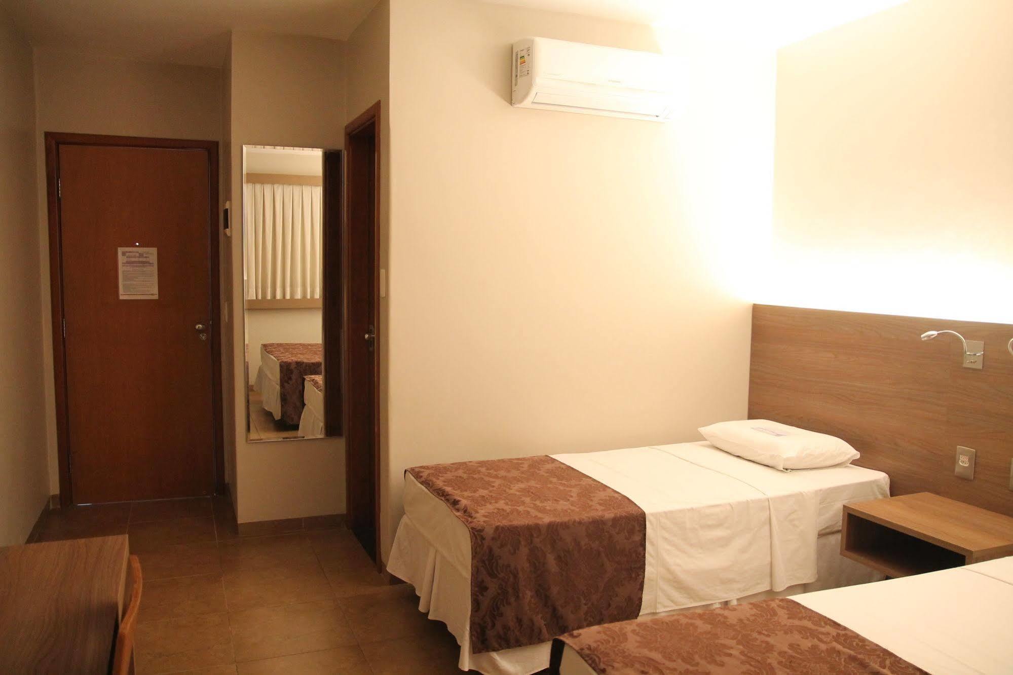 Orion Hotel Itumbiara Buitenkant foto